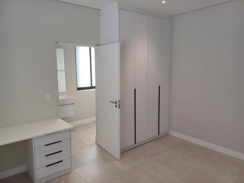 To Let 4 Bedroom Property for Rent in Somerset West Western Cape